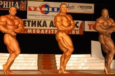 ALEXANDER FEDOROV vs RONNIE COLEMAN VS JAY CUTLER GRAND PRIX RUSSIA 2004 POSA DI SIDE CHEST